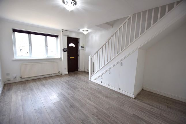 12, Bastian Close, Barry photo 4
