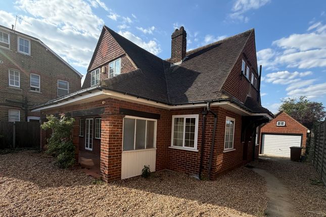 4-bed house on 52, Bushey Grove Road, Bushey, £825,000