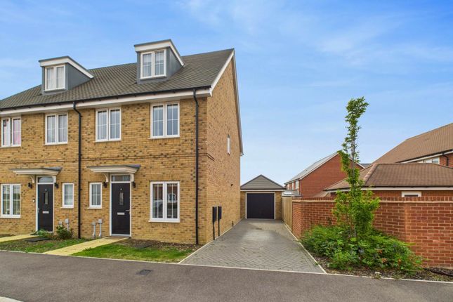 4, Halifax Green, Aylesbury photo 2