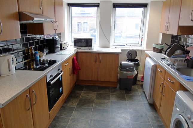 1-bed house on 211a, City Road, Roath, Cardiff, £575/mo