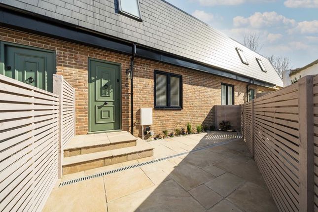 1-bed house on 58e, Waldeck Road, LONDON, £600,000