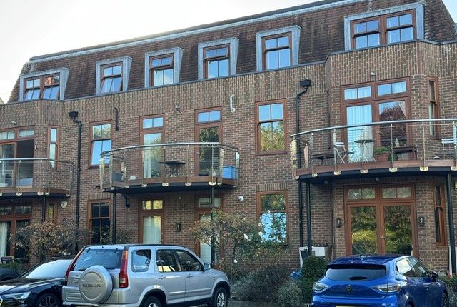 2-bed flat on Osprey House, Isleworth, £500,000