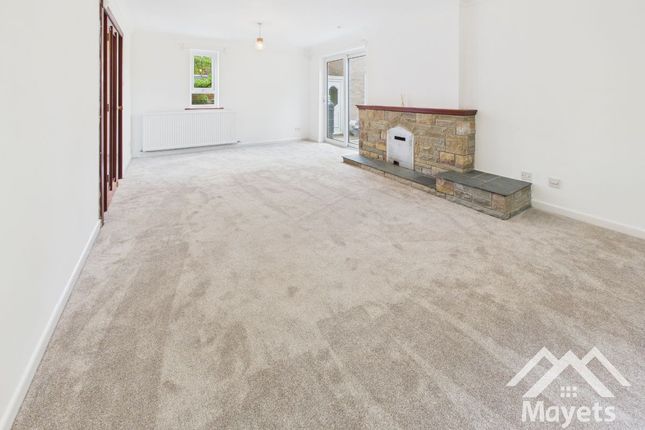 9 Heathfield Park, Blackburn photo 4
