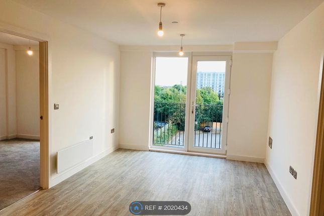 Flat to rent in Middlewood Plaza, Salford
