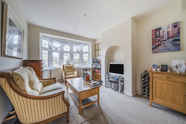 319, Tudor Drive, Kingston Upon Thames photo 4