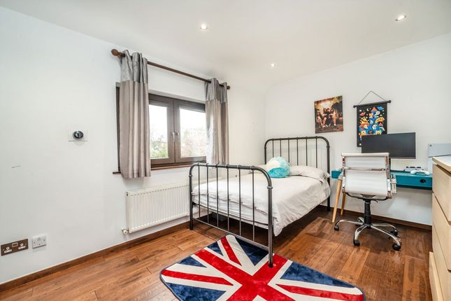 47, Unwin Road, Isleworth photo 3
