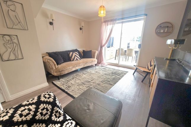 13, Pebblebrook Way, Warwickshire photo 2