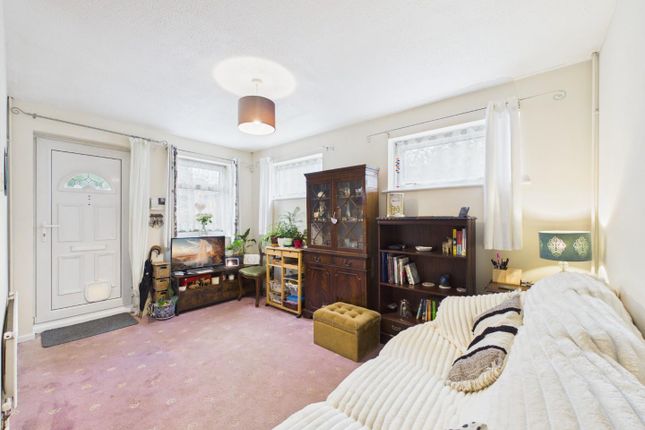 30, Manorfield, Ashford photo 2