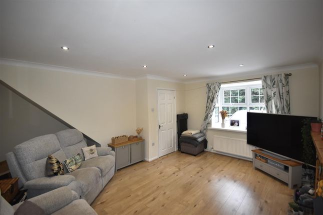 28, Carrfields, Goole photo 2