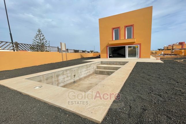 Thumbnail Villa for sale in Urbanización Mirador De Las Dunas, Corralejo, Canary Islands, Spain