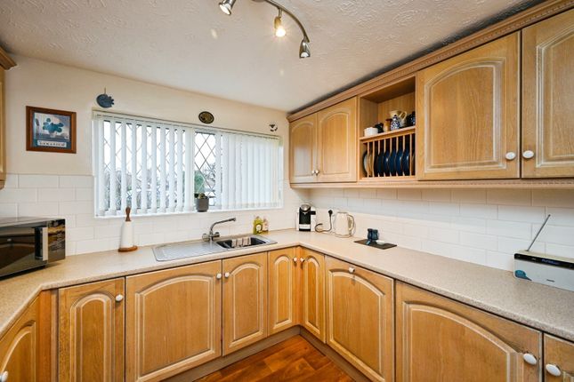 5, Beverley Close, Mansfield photo 3