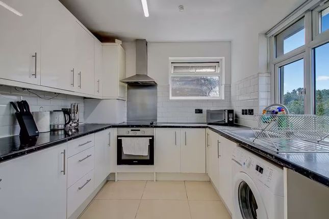 4, Carlton Close, Northolt photo 2