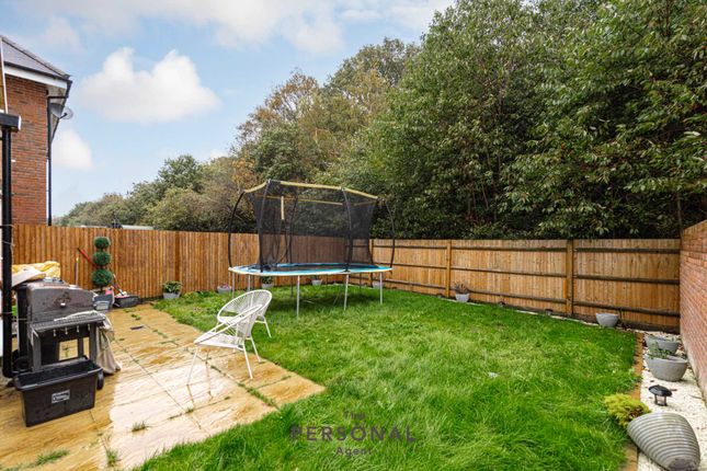 32, Beatrice Square, Tadworth photo 4