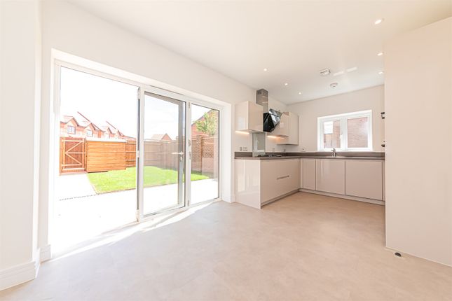 11 Paddock Way, Crowthorne photo 4