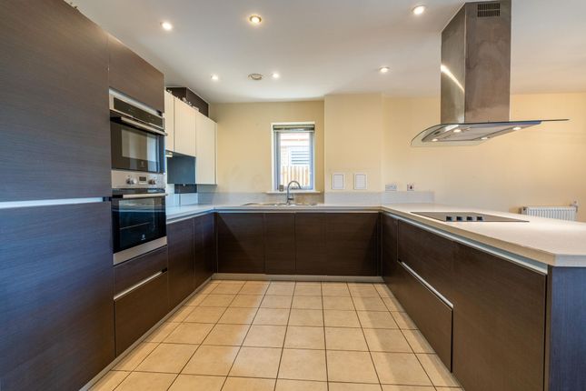 32 The Causeway, Chatham photo 4