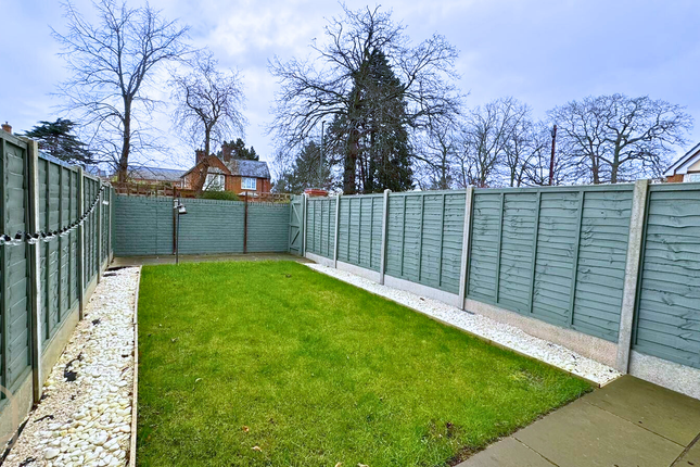 22, The Orchard, Virginia Water photo 4
