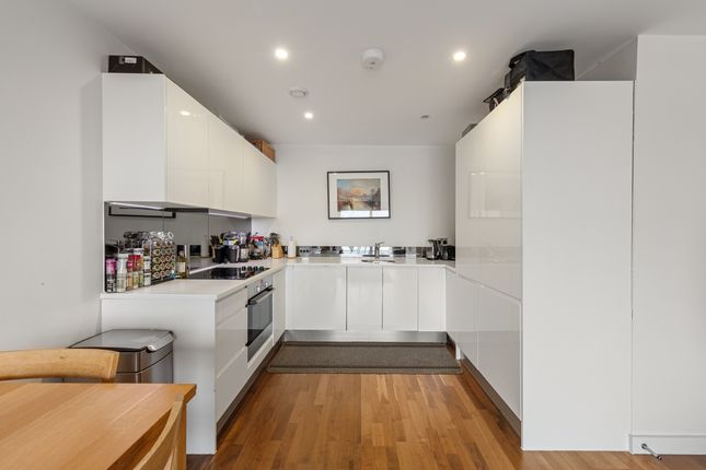 Apartment 36, Cornmill House, 4, Wharf Street, London photo 4