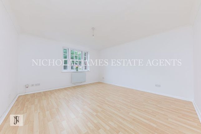 Thumbnail Flat for sale in Aspen House, Winchmore Hill, London