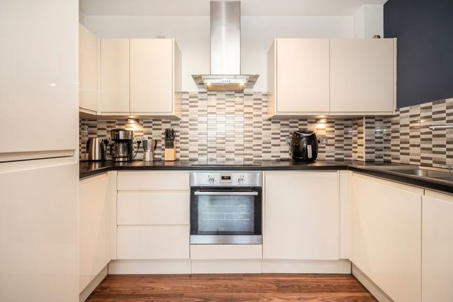 Flat 2, 284, Richmond Road, London photo 3