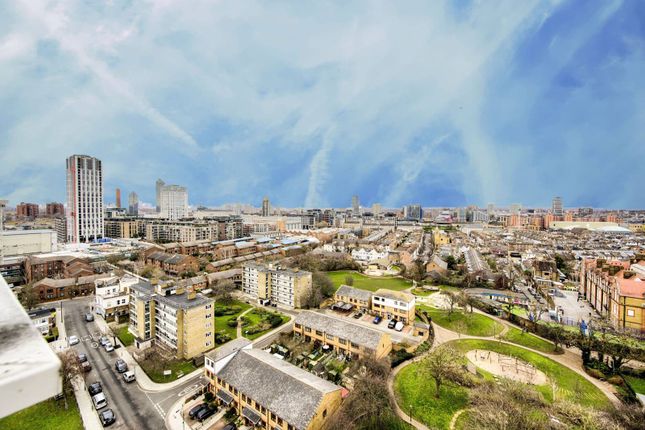 Flat for sale in Pearscroft Road, Sands End, London