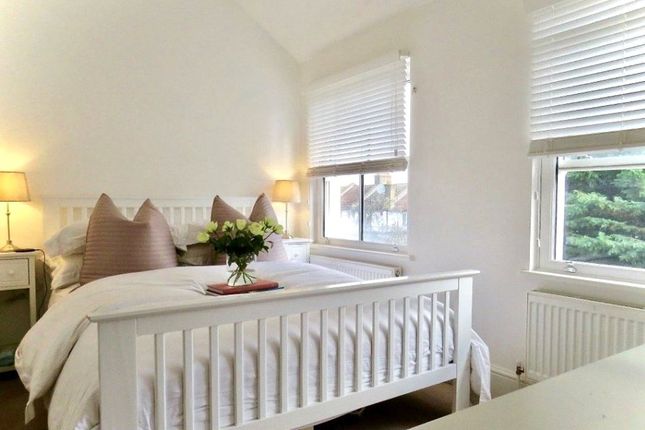 15, Exeter Road, Surrey photo 2