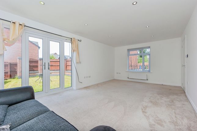 1, Thorn Way, Audenshaw photo 3