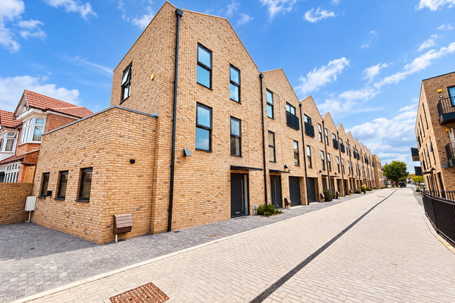 11 Kaye House, Frankum Mews, Wood Green photo 2