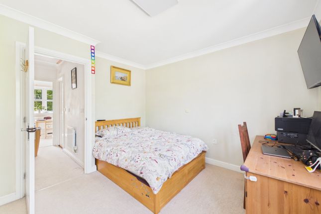 8, Four Oaks, Buckinghamshire photo 4
