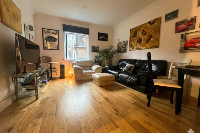 Flat 3, Victoria House, Epsom Road, Leatherhead photo 3