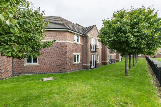 Flat for sale in Eastwood Park Apartment's, Rempstone Drive, Chesterfield
