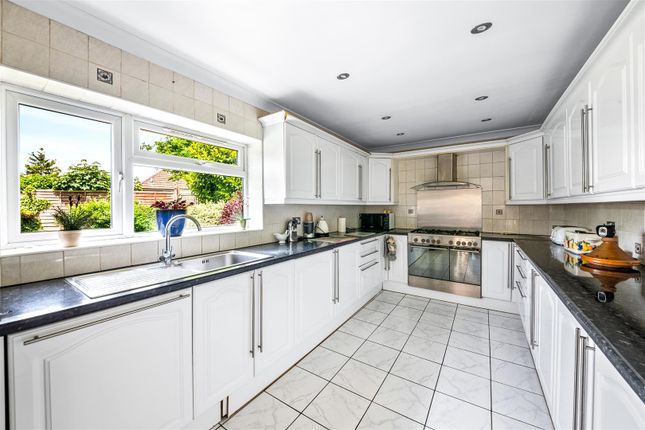 8, Beacon Close, Uxbridge photo 4