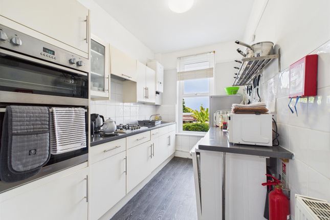 4, Larkstone Crescent, Ilfracombe photo 4