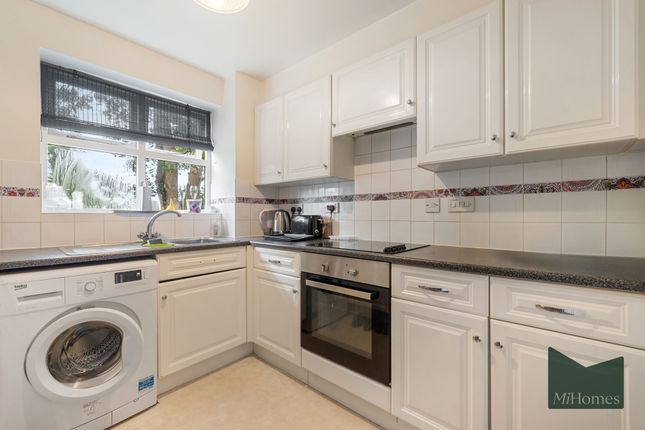 33 Harper Close, London photo 3