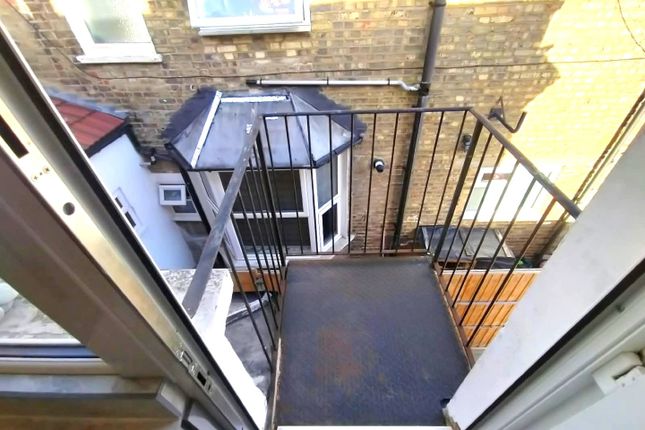 18B, Frome Road, London photo 3