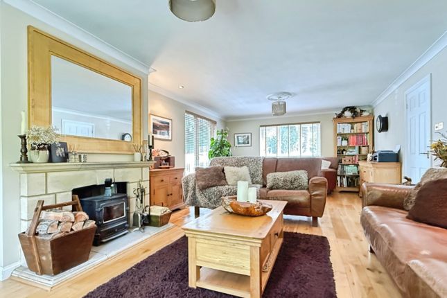 74, Mill Farm Drive, Stroud photo 4