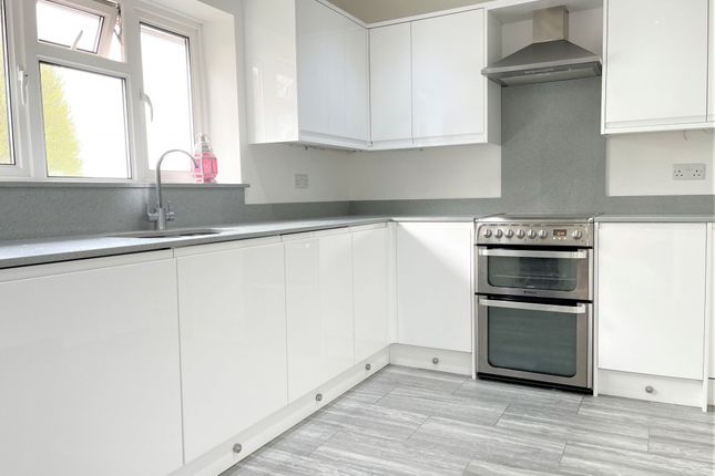 58 Rosebank, Epsom photo 2