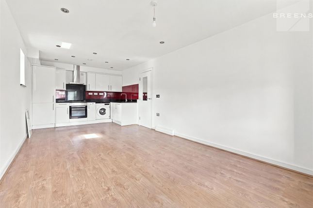 Flat 6, Capital House, Larkshall Road, Highams Park photo 3