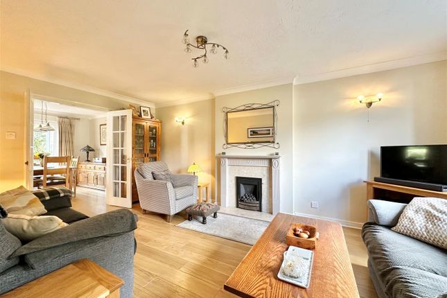 3, Houghton Close, High Peak photo 3