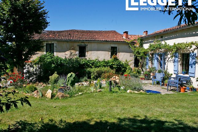 Thumbnail Villa for sale in Lussas-Et-Nontronneau, Dordogne, Nouvelle-Aquitaine