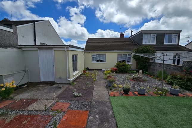7 Highland Close, Bridgend photo 4