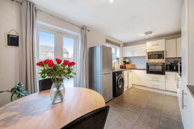 8 Chestnut Close, Pershore photo 4