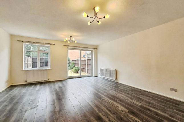 85, Waters Drive, Middlesex photo 2