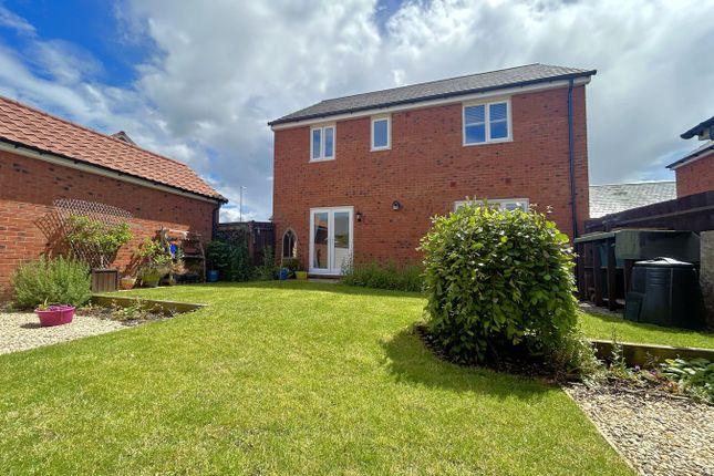 43, Jenkinson Way, Wotton-under-Edge photo 2