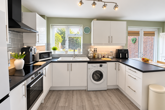 1, Almond Close, Tiptree photo 4