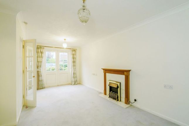 Thumbnail Flat for sale in Brampton Court, Chichester