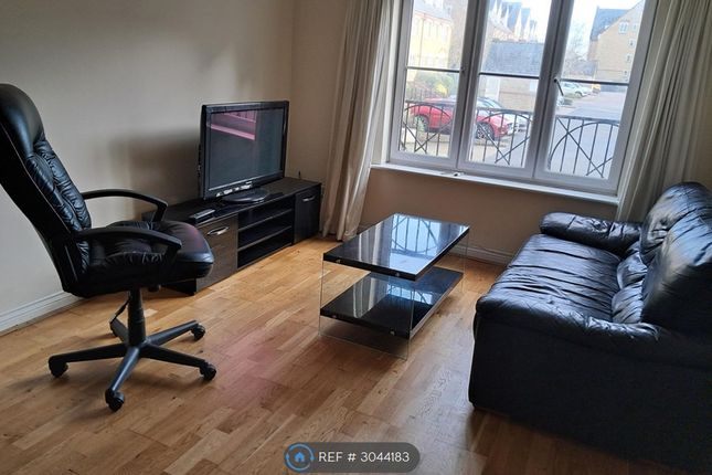 Flat, Roedean House Exeter Close, Watford photo 2