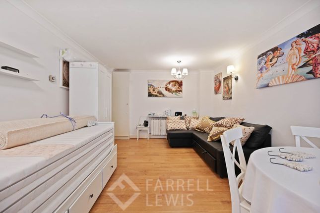 Flat 2 193 Queen`s Gate, London photo 3