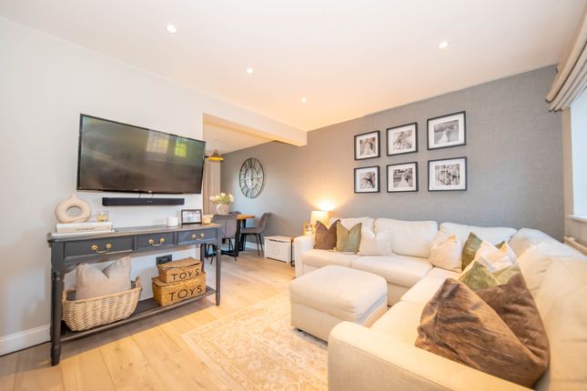 7 Rokes Place, Yateley photo 4