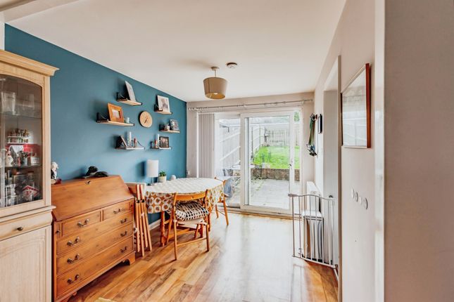 39, Rowan Walk, Crawley photo 4