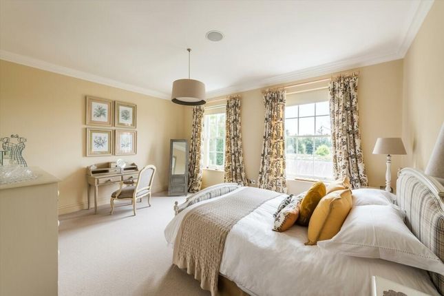 125 Grosvenor Drive, Loughton photo 2
